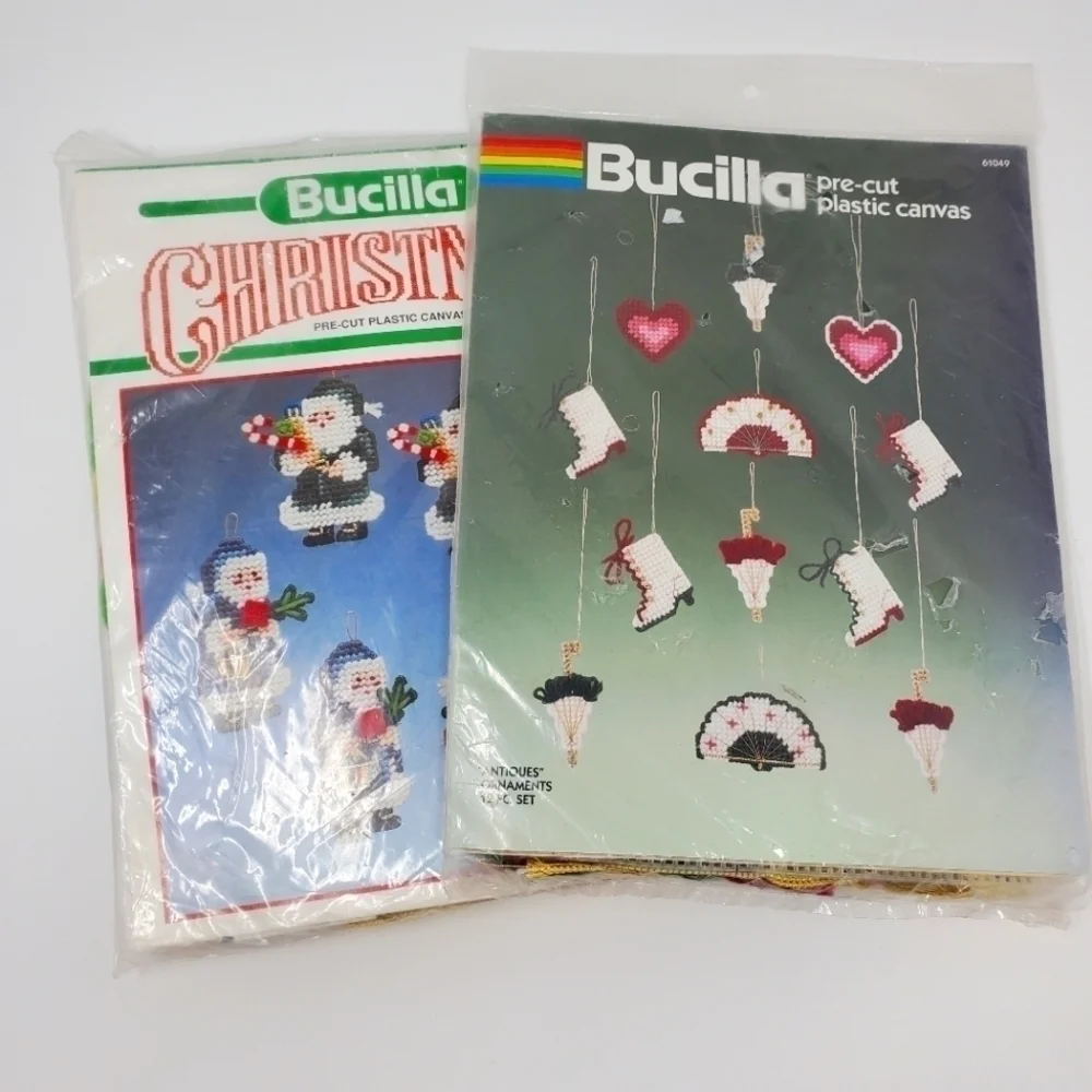 NOS BUCILLA CHRISTMAS ORNAMENT CRAFT KITS SET OF 2 PLASTIC CANVAS SANTA ANTIQUES